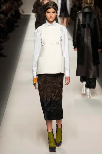 Look 38